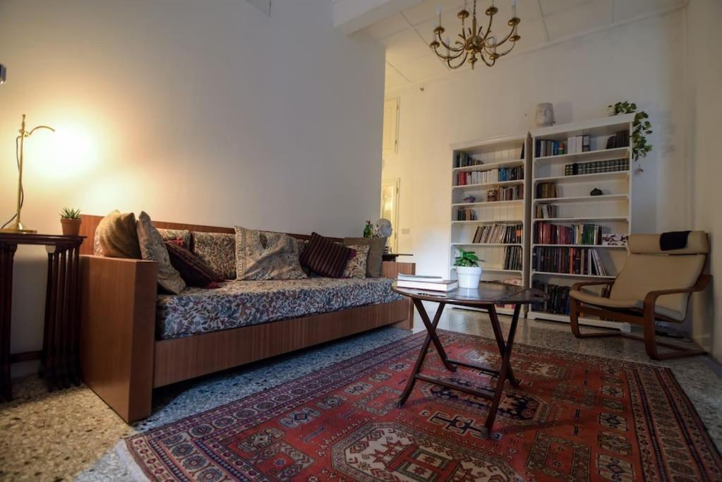 Cozy With Private Garden - City Center - Florencia